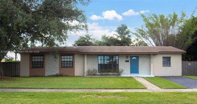 18104 Sw 92nd Ct, House other with 4 bedrooms, 3 bathrooms and null parking in Palmetto Bay FL | Image 1