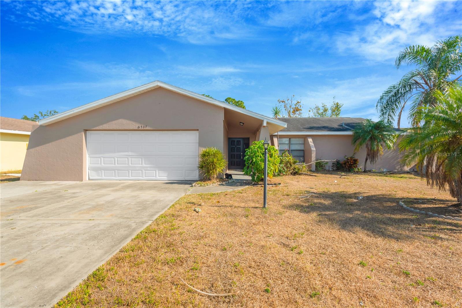Residential in APOLLO BEACH