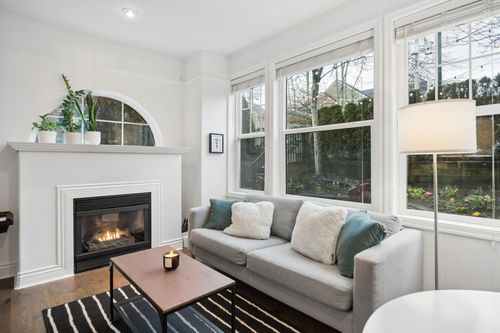 978 W 16th Ave, Vancouver, BC, V5Z1T2 | Card Image