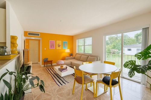 215-13101 Memorial Hwy, North Miami, FL, 33161 | Card Image