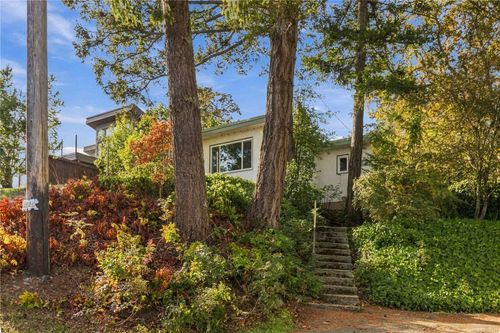 3904 Wilkinson Rd, Victoria, BC, V8Z5A2 | Card Image