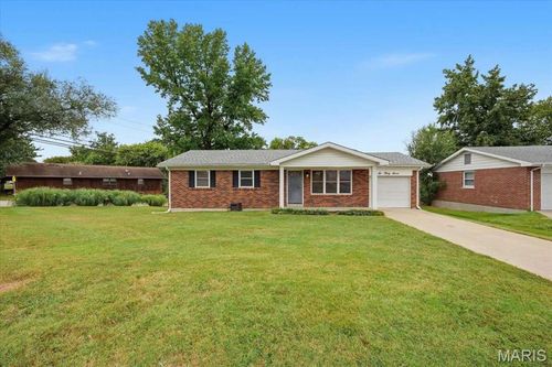 637 Norma Dr, Saint Charles, MO, 63301-8804 | Card Image