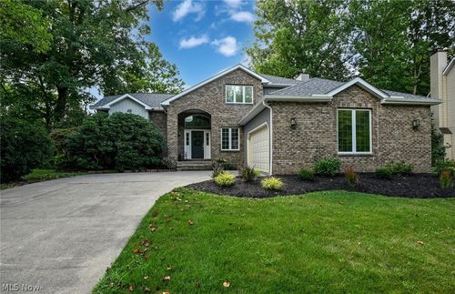 8465 Settlers Psge, Brecksville, OH, 44141-1733 | Card Image