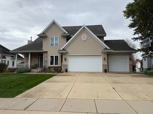 626 Eagle Ridge Rd, Cedar Falls, IA, 50613-1578 | Card Image