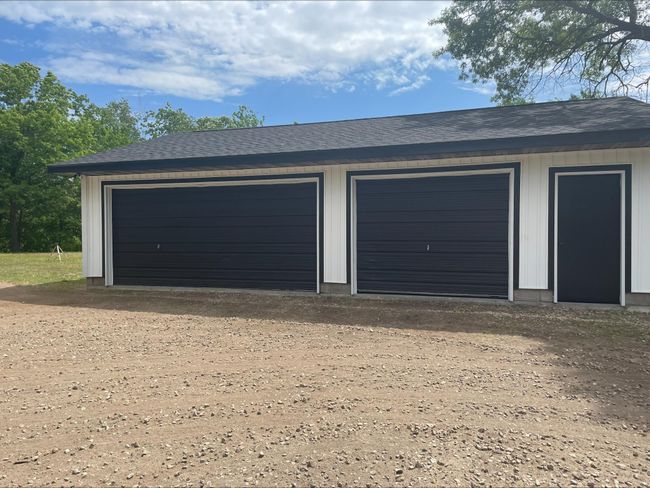 Large detached garage | Image 7