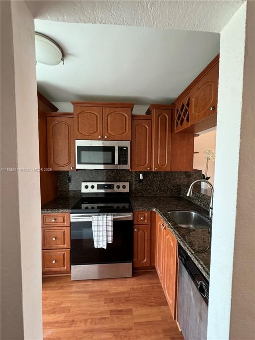 apt-405-427 Santander Ave, Coral Gables, FL, 33134-6596 | Card Image