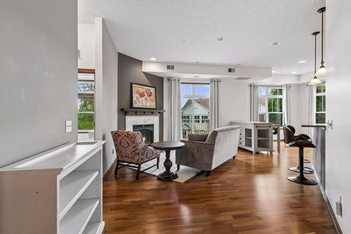 101-1256 County Road D E, Maplewood, MN, 55109-6033 | Card Image