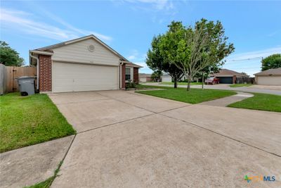 302 Clydesdale Lane, House other with 3 bedrooms, 2 bathrooms and null parking in Victoria TX | Image 3