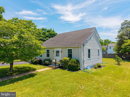 15 Brighten Dr, Hamilton, NJ, 08619-1611 | Card Image