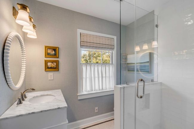 guest bath | Image 35
