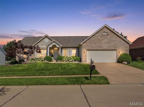 6632 Towne Woods Dr, Saint Louis, MO, 63129-4974 | Card Image