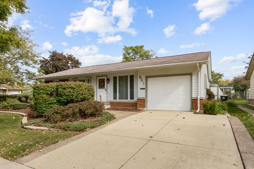 851 Crest Ave, Elk Grove Village, IL, 60007-4469 | Card Image