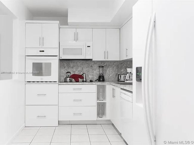 APT-1216 - 19370 Collins Ave, Condo with 3 bedrooms, 2 bathrooms and null parking in Sunny Isles Beach FL | Image 9