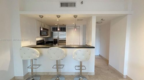 512-540 Brickell Key Dr, Miami, FL, 33131-2697 | Card Image