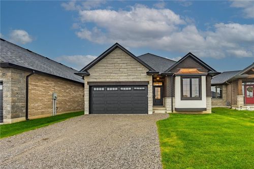 93 Duchess Dr, Delhi, ON, N4B0B3 | Card Image