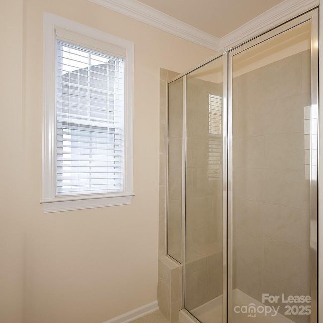 Shower | Image 15