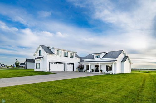 114 Westview Ln, Oxbow, ND, 58047-7200 | Card Image