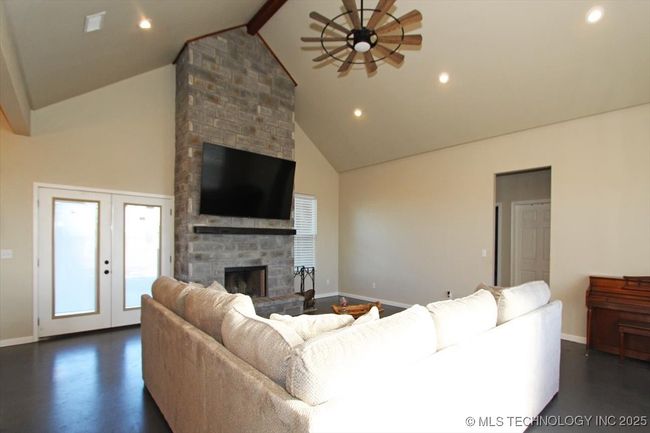 399344 1425 Dr, House other with 4 bedrooms, 3 bathrooms and null parking in Dewey OK | Image 11