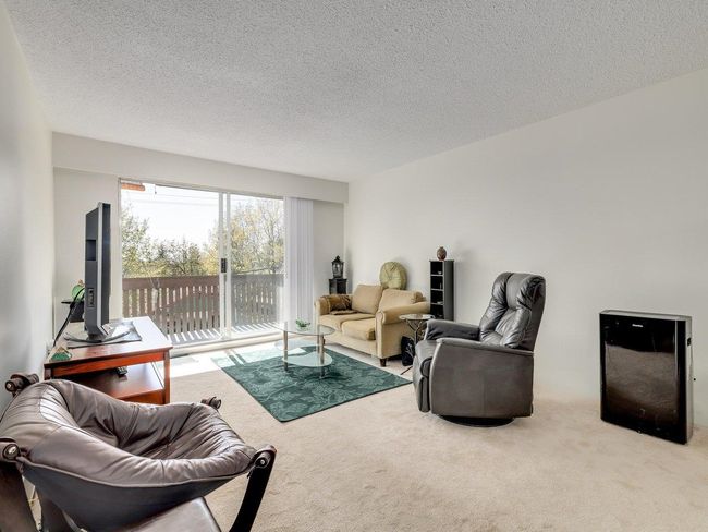 204 - 910 Fifth Avenue, Condo with 2 bedrooms, 1 bathrooms and 1 parking in New Westminster BC | Image 3