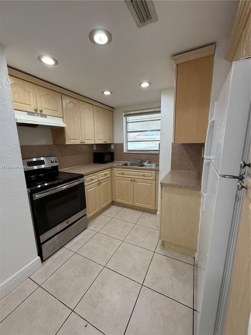 apt-403-8820 Fontainebleau Blvd, Miami, FL, 33172-4465 | Card Image