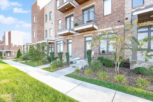 1214 Hillwood Private Cv, Nashville, TN, 37209-2640 | Card Image