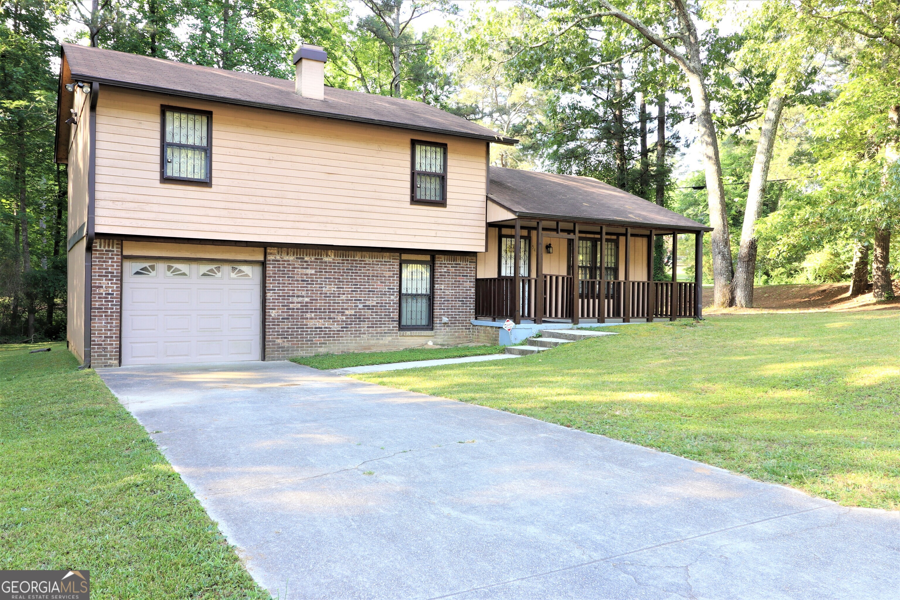 Rocky Pine Dr, Lithonia, GA 30038