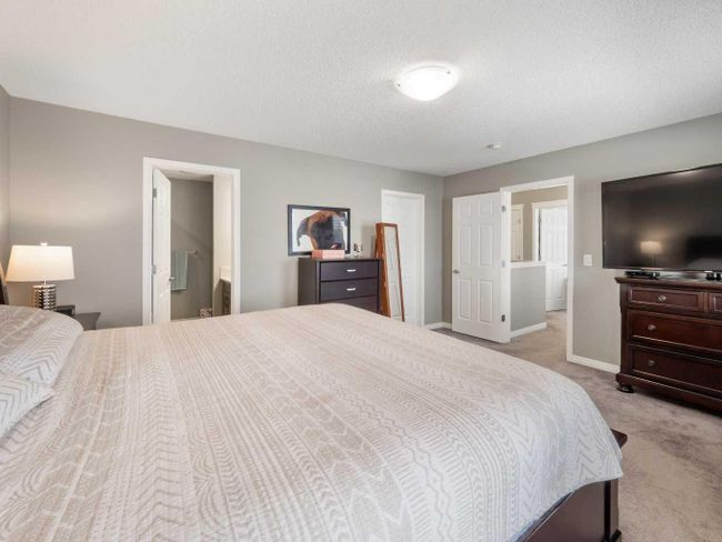 12 Yorkstone Heath Sw, Home with 4 bedrooms, 2 bathrooms and 4 parking in Calgary AB | Image 17