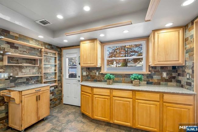 8 Carlisle Ct, House other with 4 bedrooms, 3 bathrooms and null parking in Edison NJ | Image 5