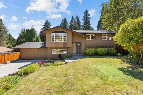 3205 Ne 204th St, Lake Forest Park, WA, 98155-1556 | Card Image