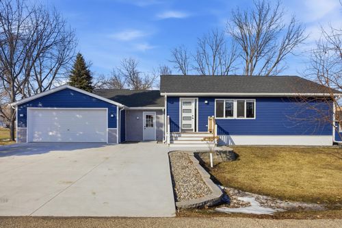 401 3rd Ave S, Fairmount, ND, 58030-4135 | Card Image