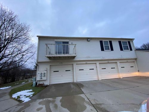 28-7751 Lake Ridge Dr, Waterford, MI, 48327-4168 | Card Image