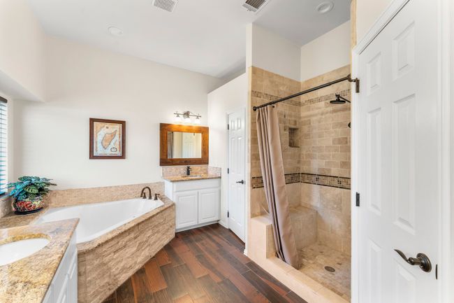 Primary Bathroom | Image 20