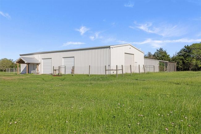 150 Huenefeld Ln, Home with 2 bedrooms, 3 bathrooms and 1 parking in Round Top TX | Image 5
