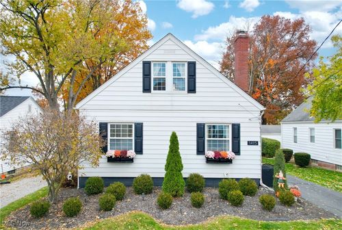 1415 Falls Ave, Cuyahoga Falls, OH, 44223-2442 | Card Image