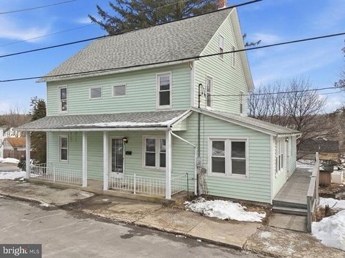 27-25-27 N 5th St, Bangor, PA, 18013-1817 | Card Image