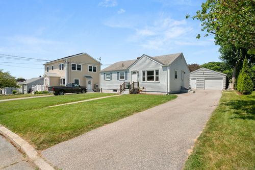 86 Bayshore Dr, New London, CT, 06320-2903 | Card Image