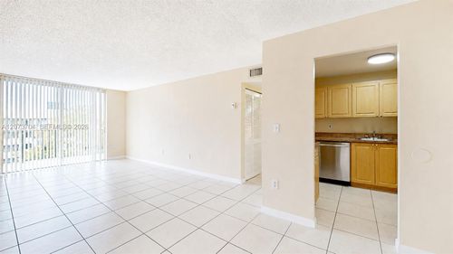510-9360 Fontainebleau Blvd, Miami, FL, 33172-5600 | Card Image