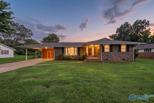 4307 Clayrest Dr Nw, Huntsville, AL, 35816-3507 | Card Image