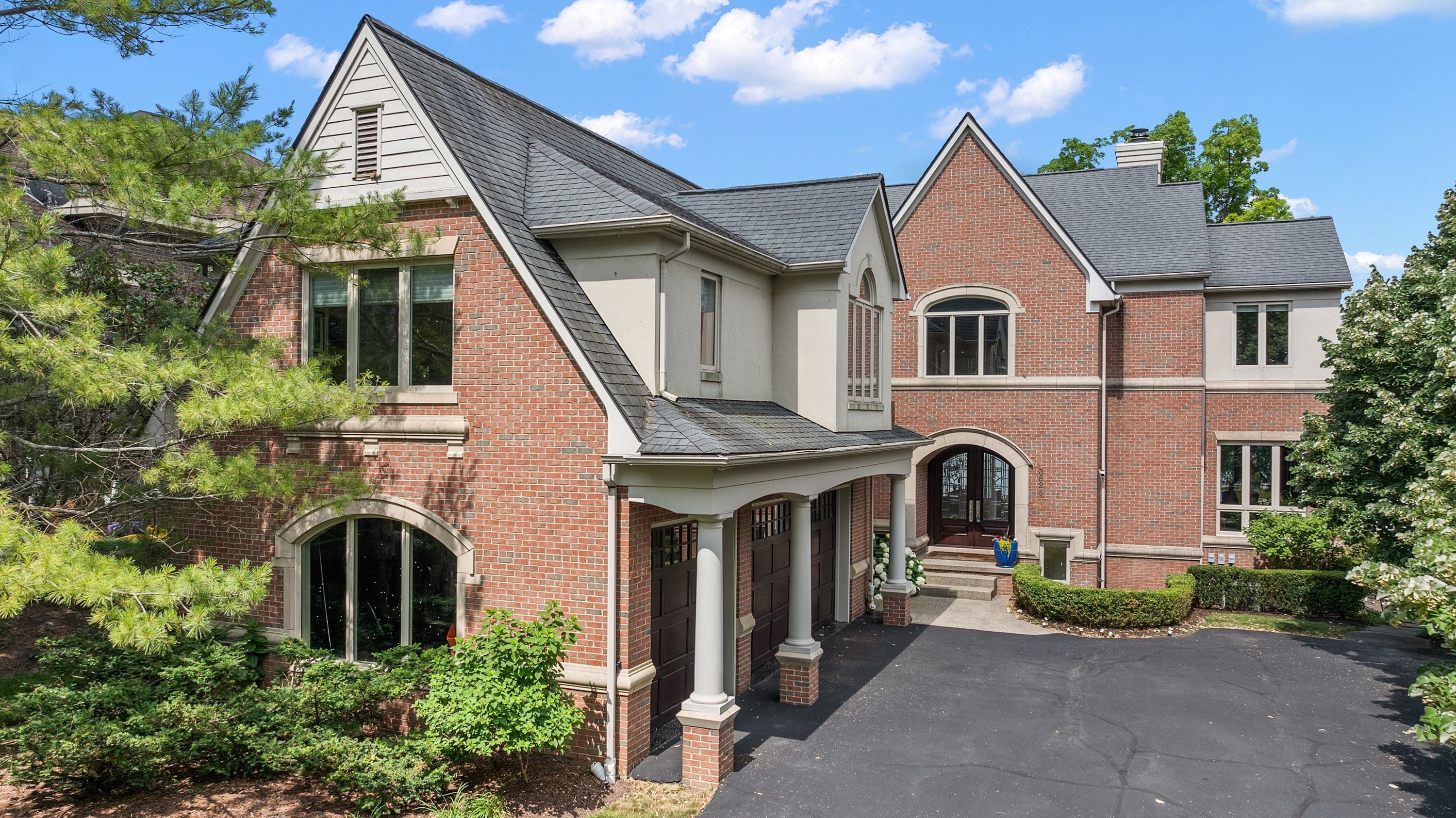 Wards Point Dr, Orchard Lake, MI 48324