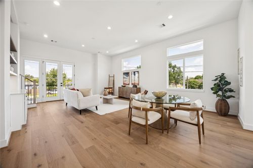 2810 Mills St, Houston, TX, 77026 | Card Image