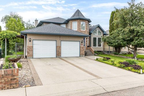 6 Pine Court Ne, Medicine Hat, AB, T1C1R3 | Card Image