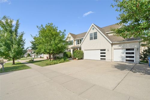 415 Westridge Dr Sw, Cedar Rapids, IA, 52404-8045 | Card Image