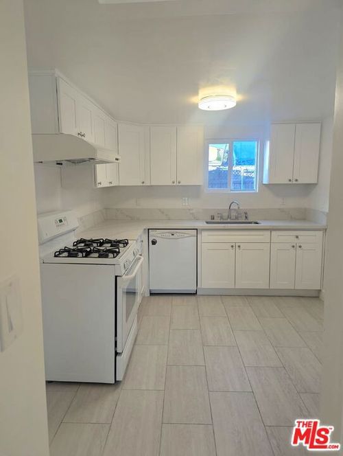 3841 Sedgwick Ave, Riverside, CA, 92507-5052 | Card Image