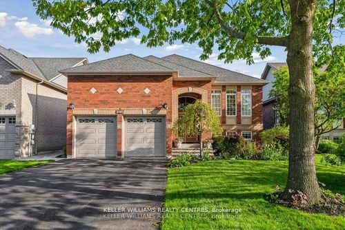 1076 Broughton Lane, Newmarket, ON, L3X2L6 | Card Image