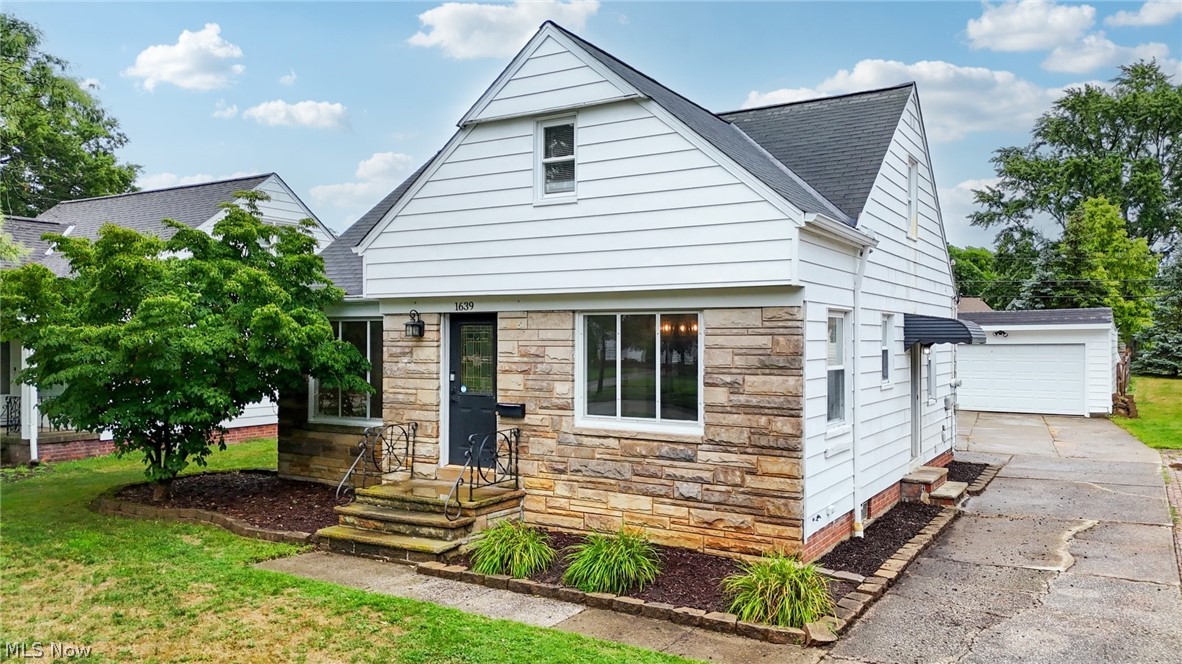 Harwich Rd, Lyndhurst, OH 44124