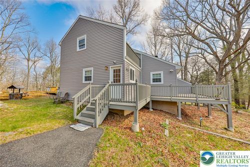 321 Clubhouse Dr, East Stroudsburg, PA, 18302-9268 | Card Image