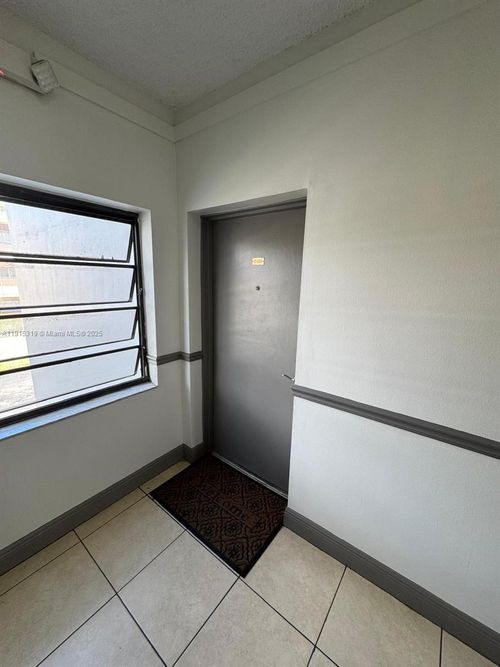 apt-d204-10431 N Kendall Dr, Miami, FL, 33176-1579 | Card Image