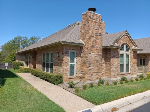 1231 Wooded Trl, Hurst, TX, 76053-3800 | Card Image