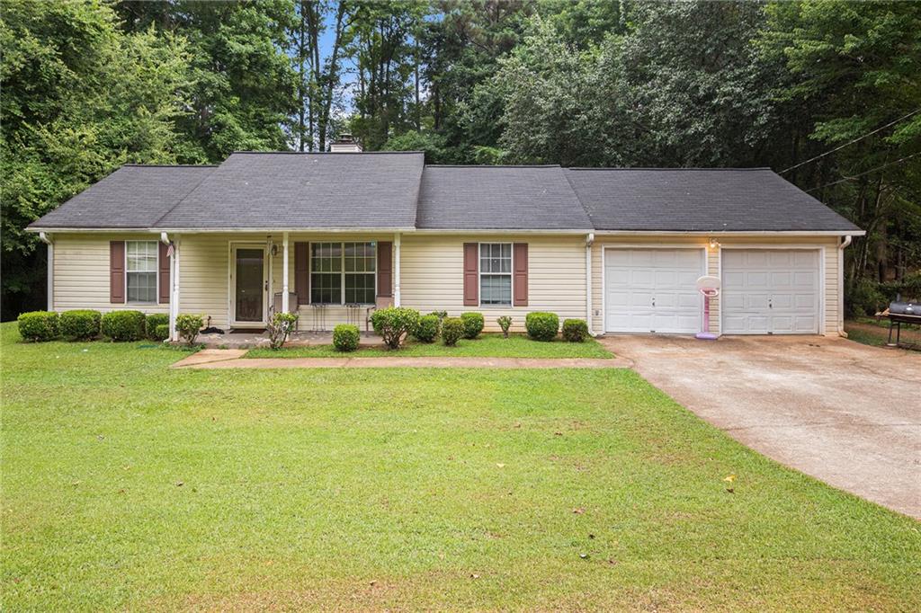 Amber Dr, Douglasville, GA 30135