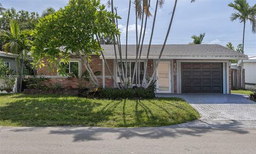 4260 Ne 1st Ter, Oakland Park, FL, 33334-1404 | Card Image